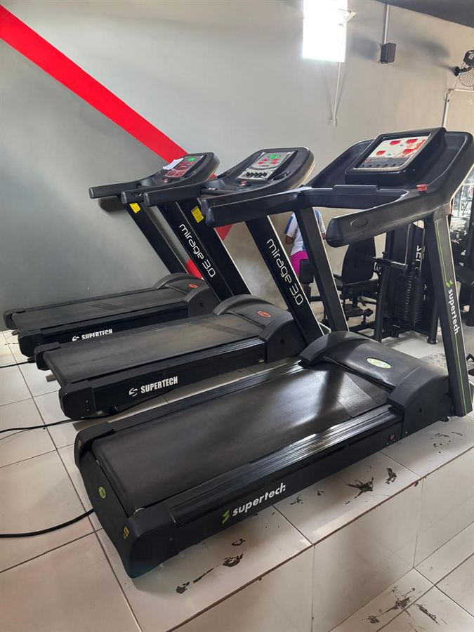 Esteiras da área de cardio da Olympia Academia